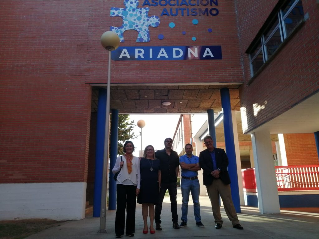Federación autismo visita a la asociación ARIADNA Salamanca