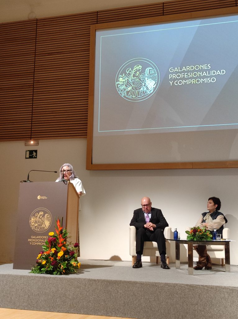 IMG_20251127_191422-766x1024 Federación Autismo Castilla y León recibe el galardón Profesionalidad y Compromiso de Fundación Diagrama