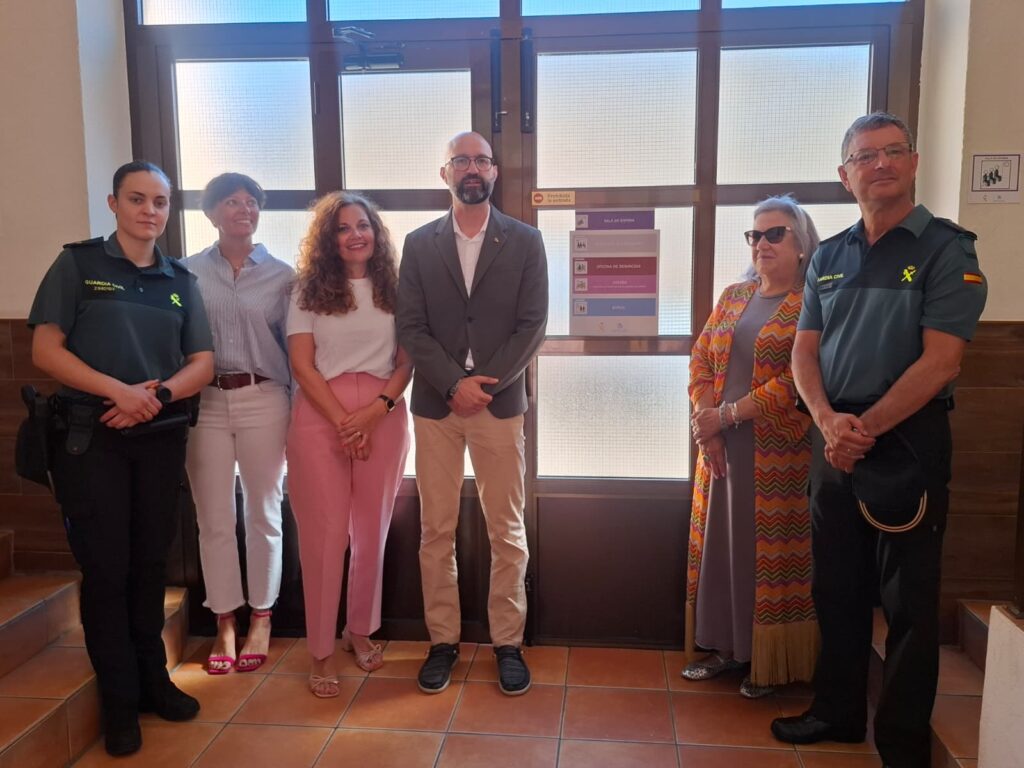 010726-Acccesibilidad-Guardia-Civil-Leon-12-1024x768 La Guardia Civil incorpora pictogramas en cuarteles de León para mejorar la atención a personas autistas
