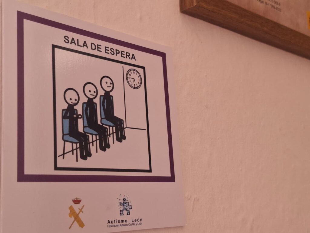 010726-Acccesibilidad-Guardia-Civil-Leon-13-1024x768 La Guardia Civil incorpora pictogramas en cuarteles de León para mejorar la atención a personas autistas